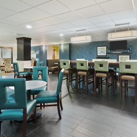 Holiday Inn Express Hotel & Suites Bentonville By Ihg Bagian luar foto