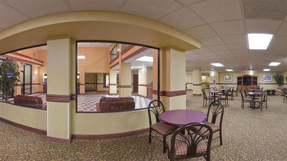 Holiday Inn Express Hotel & Suites Bentonville By Ihg Bagian luar foto