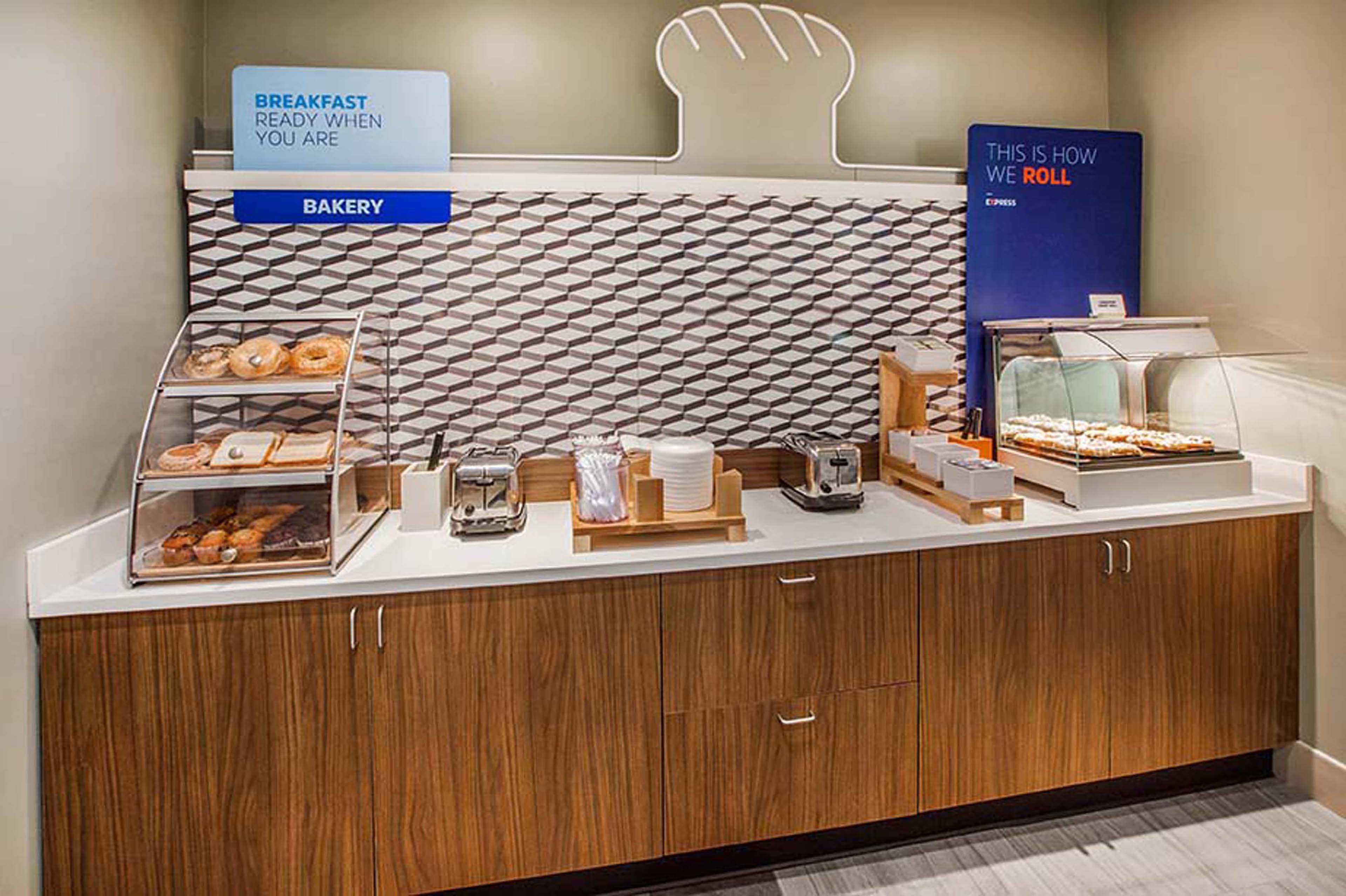 Holiday Inn Express Hotel & Suites Bentonville By Ihg Bagian luar foto
