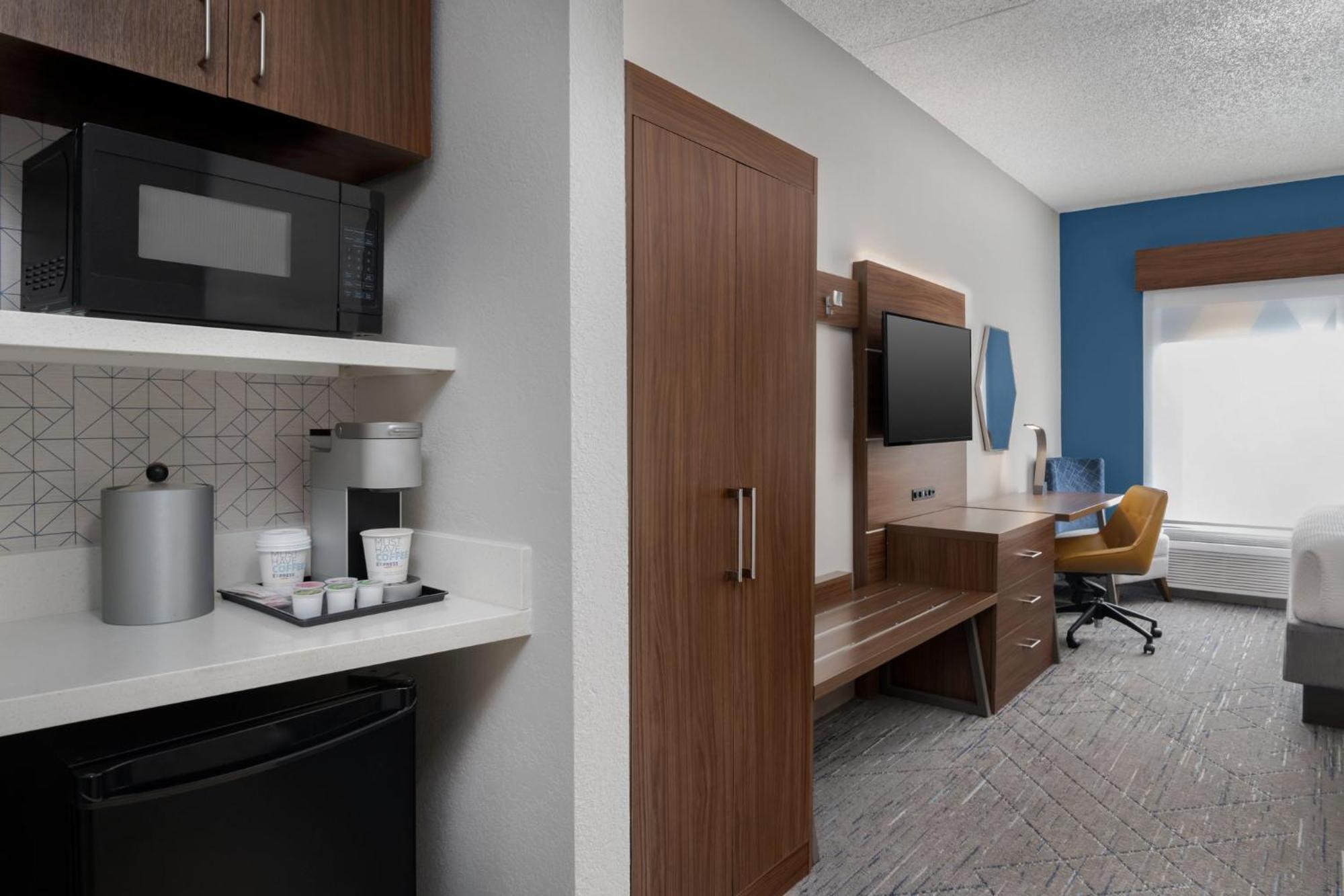 Holiday Inn Express Hotel & Suites Bentonville By Ihg Bagian luar foto