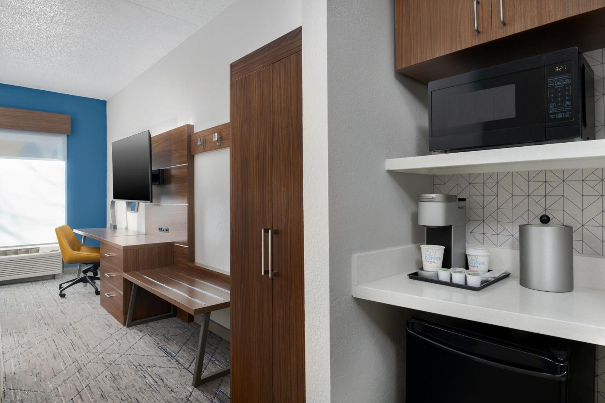 Holiday Inn Express Hotel & Suites Bentonville By Ihg Bagian luar foto