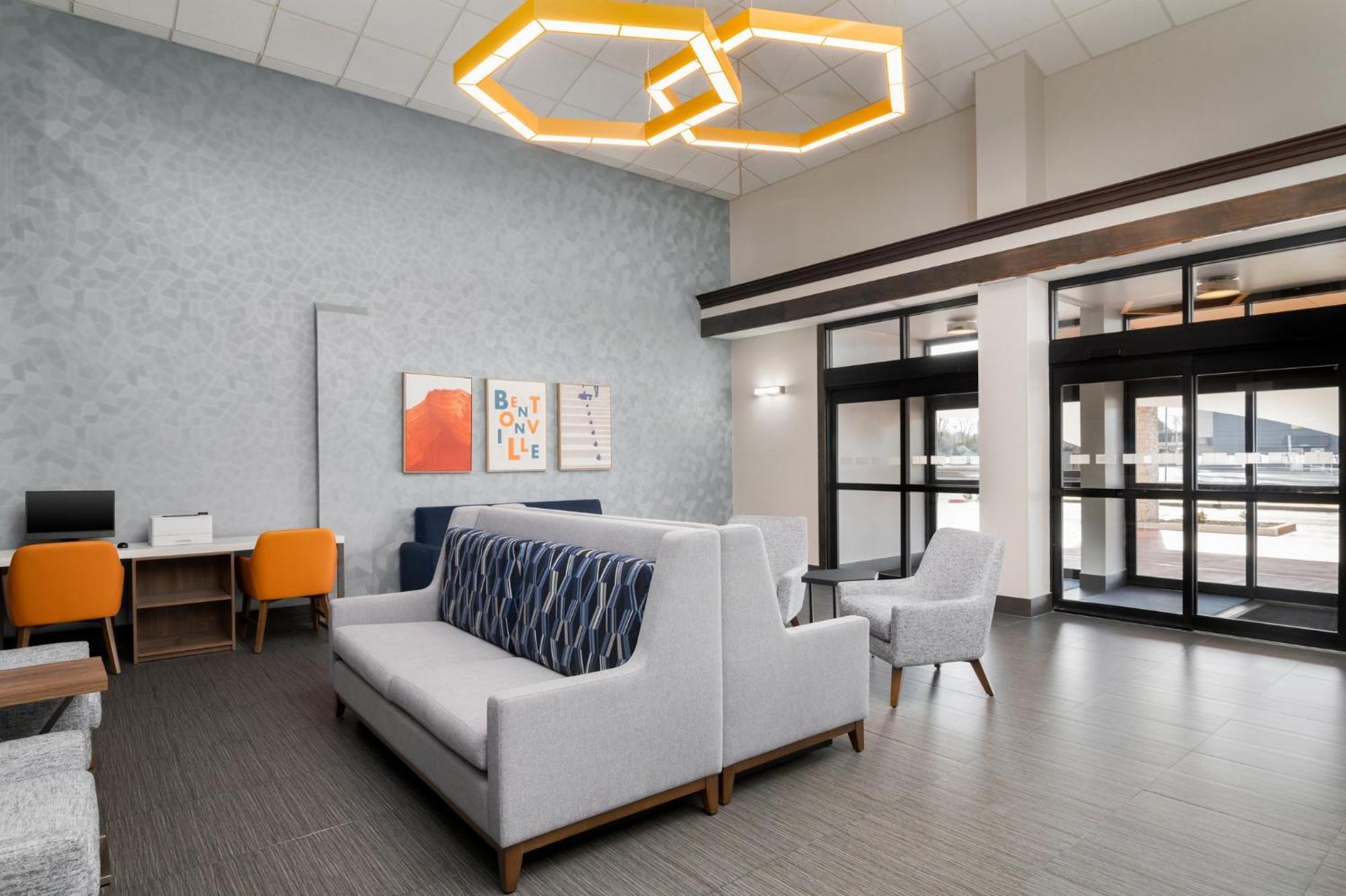 Holiday Inn Express Hotel & Suites Bentonville By Ihg Bagian luar foto