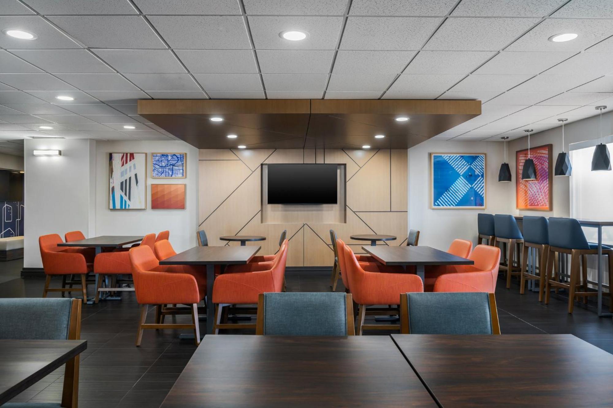 Holiday Inn Express Hotel & Suites Bentonville By Ihg Bagian luar foto