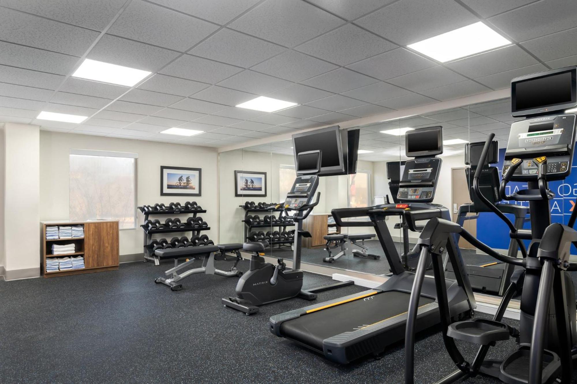 Holiday Inn Express Hotel & Suites Bentonville By Ihg Bagian luar foto