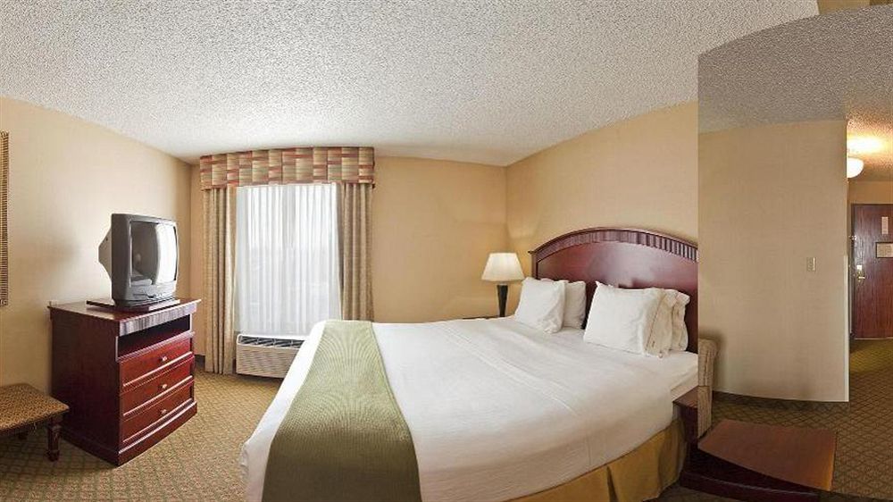 Holiday Inn Express Hotel & Suites Bentonville By Ihg Bagian luar foto